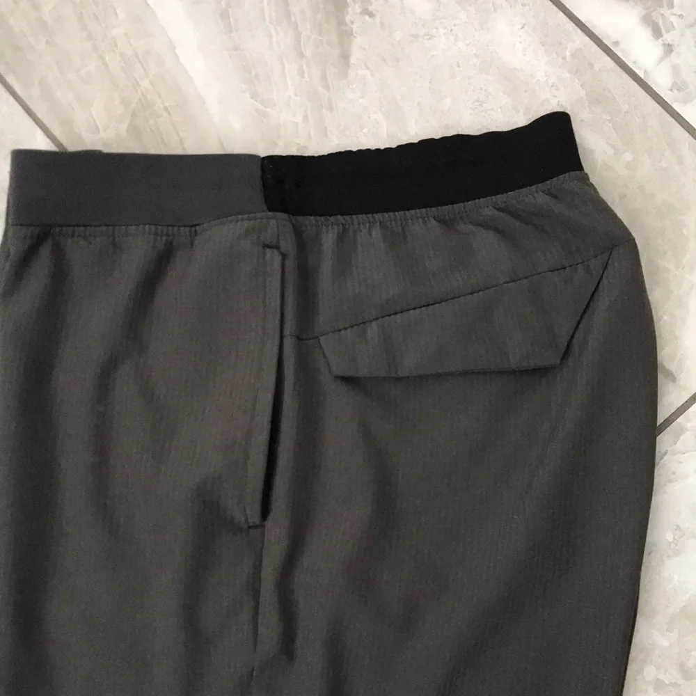 CHAMPION Men 9” Inseam Training lightweight Grey Shorts | M